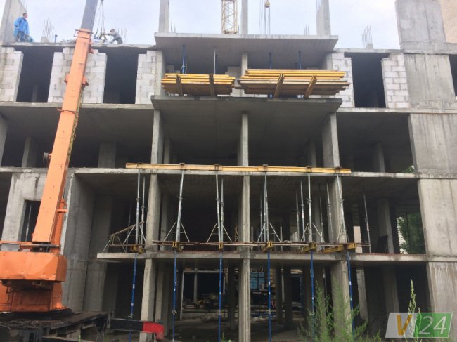 На скандальному будівництві в Луцьку розпочали демонтаж