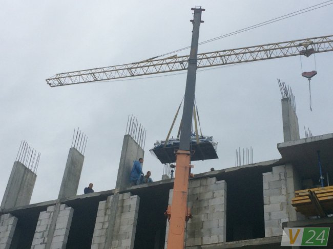 На скандальному будівництві в Луцьку розпочали демонтаж