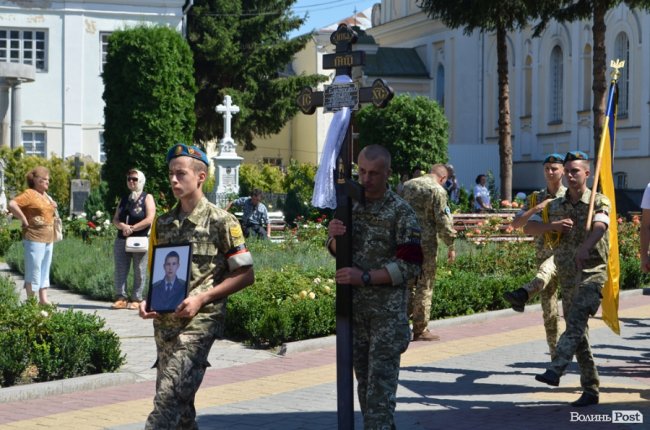 Як у Луцьку прощалися з Героєм Андрієм Єлістратовим. ФОТО