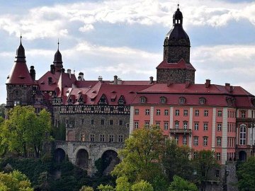 В одному з найбільших замків Польщі трагічно загинув українець