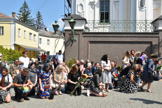 У Луцьку провели в останню дорогу загиблого Героя Миколу Орєховського. ФОТО