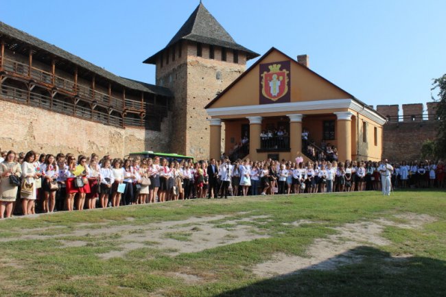 Першокурсників Луцького педколеджу посвятили у студенти. ФОТО
