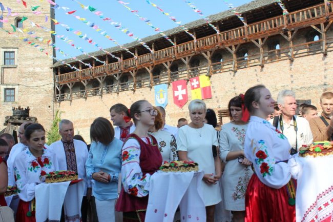 Першокурсників Луцького педколеджу посвятили у студенти. ФОТО