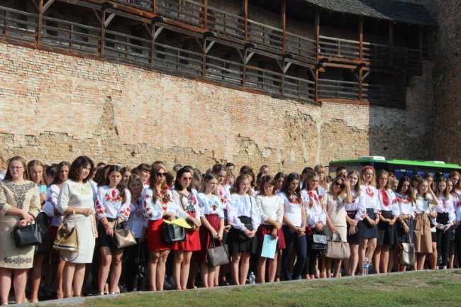Першокурсників Луцького педколеджу посвятили у студенти. ФОТО