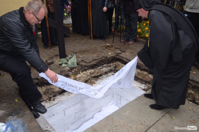 «Їхні душі нарешті знайшли спокій», - у Луцьку перепоховали рештки розстріляних в'язнів
