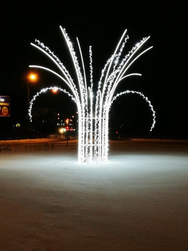 У Луцьку встановили нову святкову ілюмінацію. ФОТО