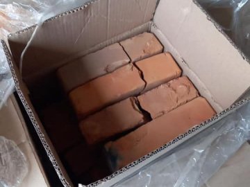 На волинському кордоні зупинили вантажівку, напаковану цеглою. ФОТО