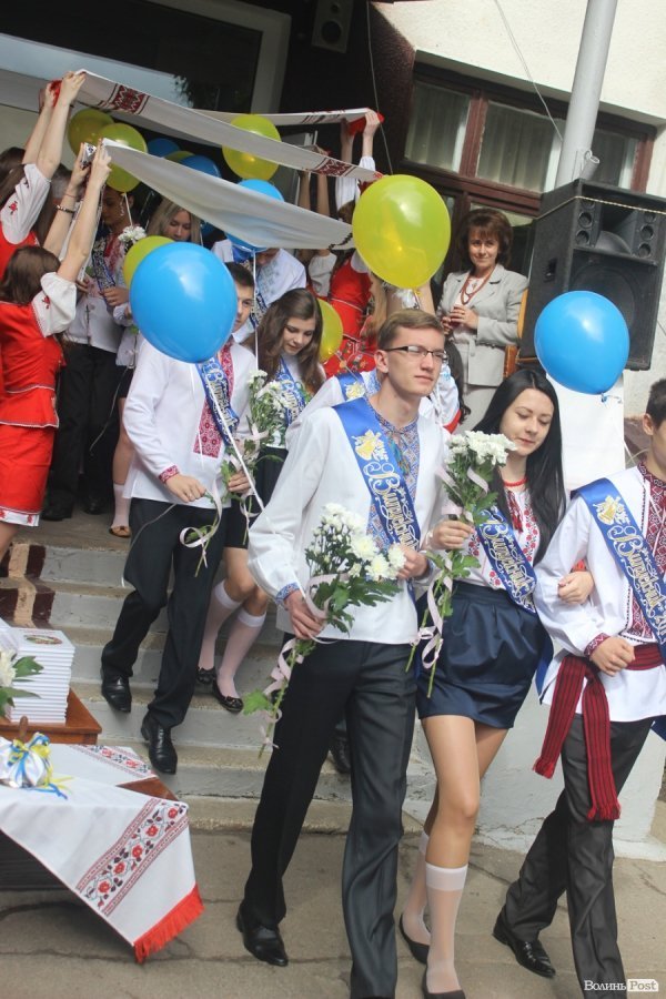 «Губернаторський» останній дзвінок у Луцьку. ФОТО 