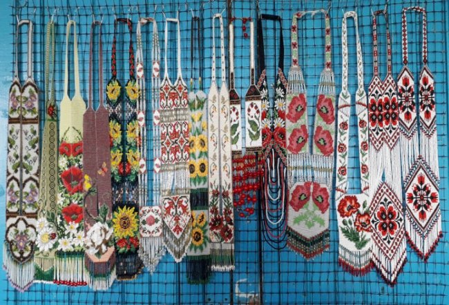 Волинянка створює дивовижні прикраси з бісеру. ФОТО