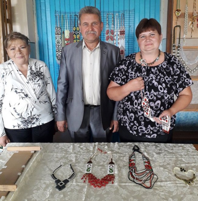 Волинянка створює дивовижні прикраси з бісеру. ФОТО