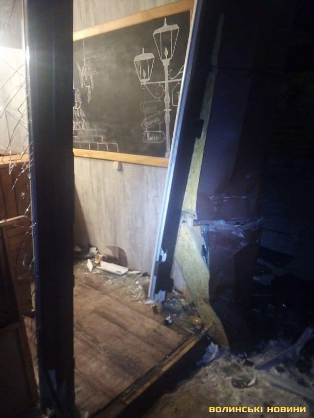 У Луцьку позашляховик влетів у кав'ярню. ФОТО