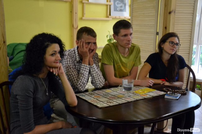 Тусівка для йогів: як у Луцьку медитували та просвітлювалися