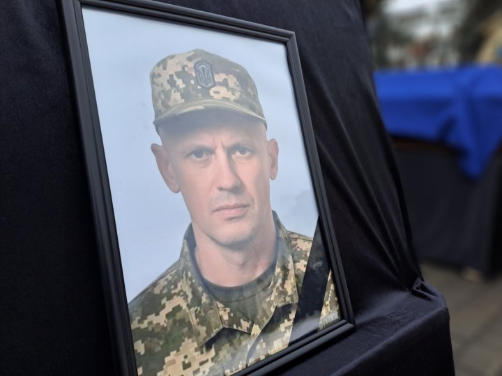 Двадцять місяців його доля була невідомою: у Ковелі попрощалися з воїном Ярославом Лукашуком