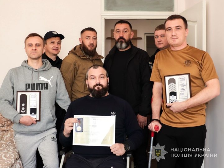 Волинським поліцейським-добровольцям, які захищають Україну, вручили відзнаки