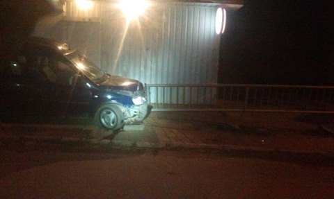 У Луцьку п'яний водій зніс паркан. ФОТО