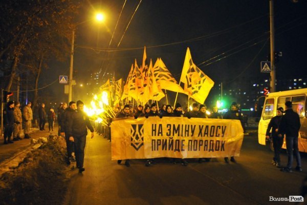 Фаєри, смолоскипи, гасла: Луцьком пройшла хода. ФОТО