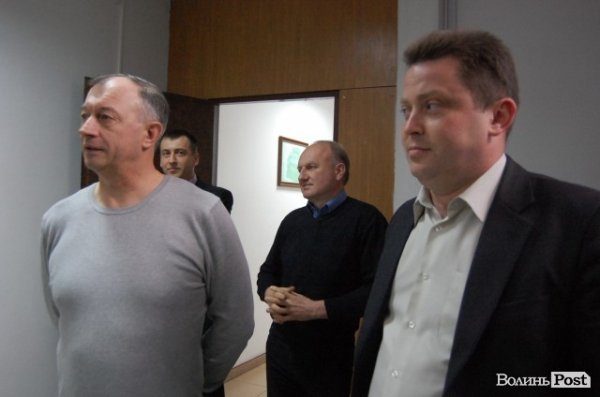 У Луцьку революціонери навідалися до «агентів Кремля». ФОТО