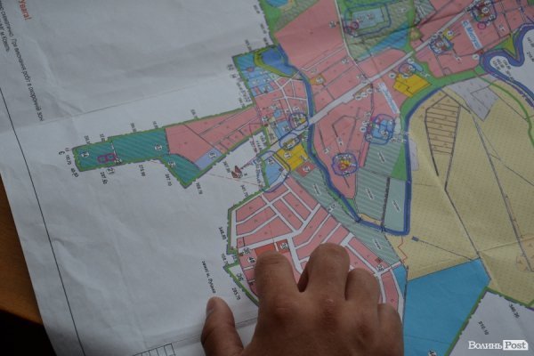 Сільська громада вимагає призупинити скандальне будівництво «прокурорської» дев’ятиповерхівки під Луцьком. ФОТО