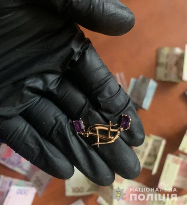 Двоє зловмисниць, мати і дочка, пограбували 65-річну лучанку. ФОТО