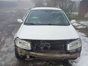 На Волині п’яний таксист в’їхав у Mercedes. ФОТО