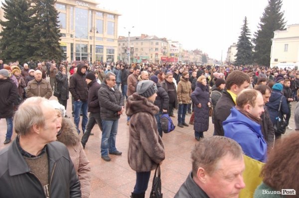 Як луцький Майдан ішов у  наступ на Волинську ОДА. ФОТО