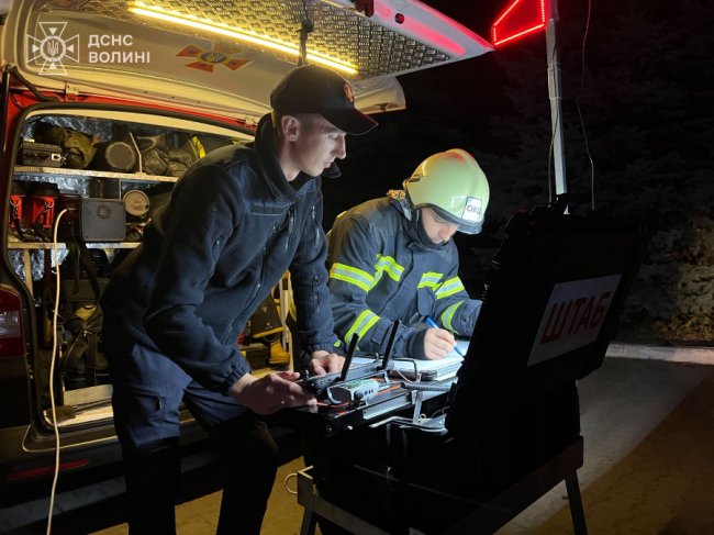 Масований обстріл Луцька: рятувальники загасили пожежу, що виникла через російську атаку