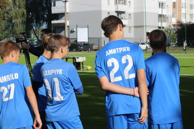 У Луцьку відкрили нове футбольне поле. ФОТО