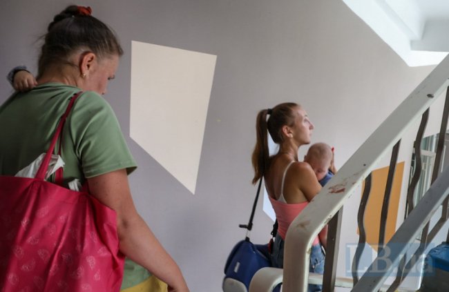 Після прильоту з «Охматдиту» у Києві евакуюють дітей: жахливі кадри з лікарні 