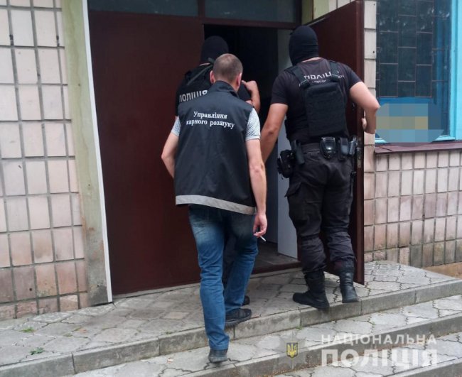 На Волині викрили «майстерню», де чоловік незаконно переробляв вогнепальну зброю. ВІДЕО