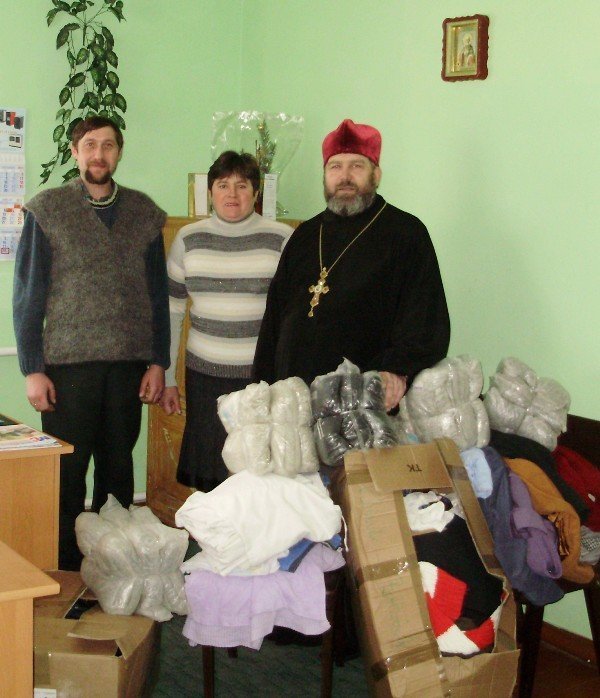 Малозабезпеченим волинянам подарували тонни імпортного одягу