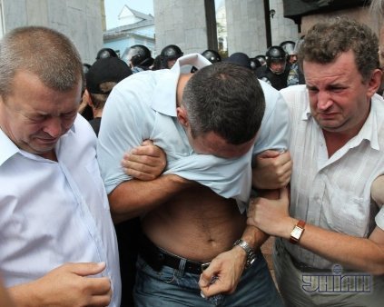 Штурм «Українського дому». ФОТО. ВІДЕО