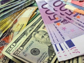 В Україні стрімко зростає курс іноземної валюти: чому і як це вплине на ціни