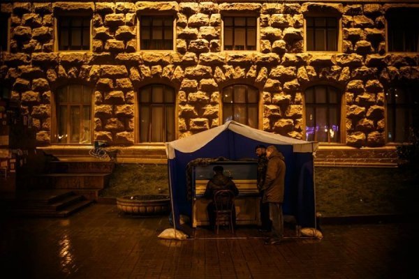 Ніч на Майдані в очікуванні штурму. ФОТО
