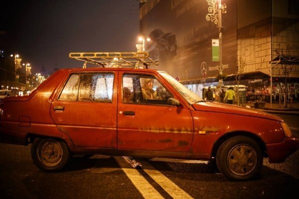 Ніч на Майдані в очікуванні штурму. ФОТО