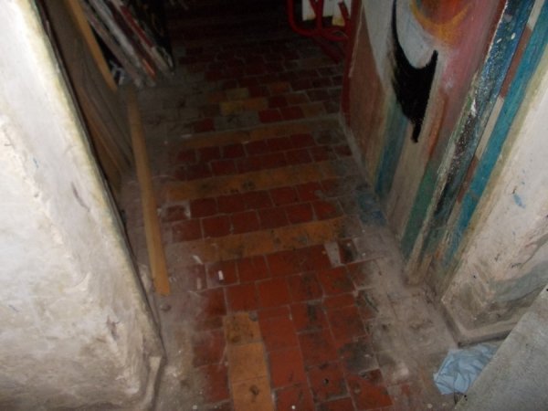 Грибок, корозія і дірявий дах: яким продали кінотеатр «Промінь». ФОТО