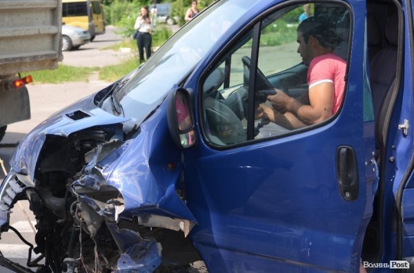 У Луцьку в аварії «знесло» півавто: водій у важкому стані. ФОТО 