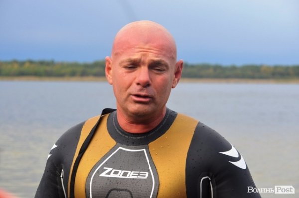 Заплив Гузя та Палиці через Згоранське озеро: як це було. ФОТОРЕПОРТАЖ