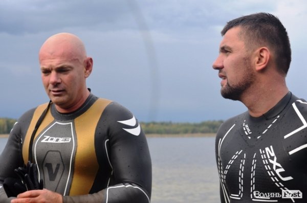 Заплив Гузя та Палиці через Згоранське озеро: як це було. ФОТОРЕПОРТАЖ