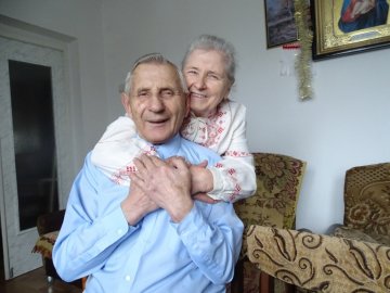 «Заходили в РАЦС через чорний хід, бо встидно було в такому віці женитися»: чуттєва історія кохання волинян