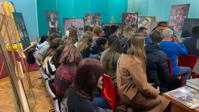 На Волині презентували фотовиставку, присвячену загиблим на сході військовим