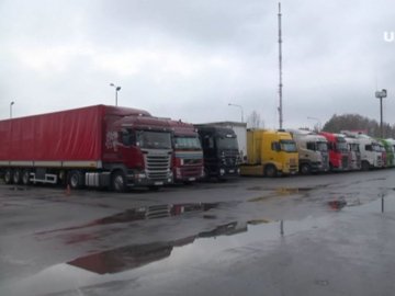 У Ковелі відновили процес видачі дозволів для автоперевезень в Польщу. ВІДЕО