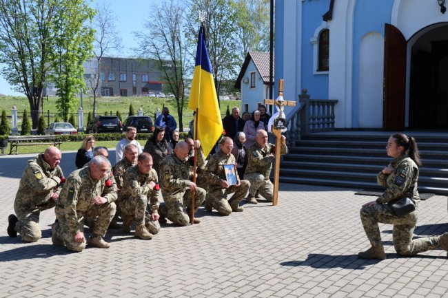 Загинув на Великдень: у Луцьку попрощалися з воїном Олександром Кущом