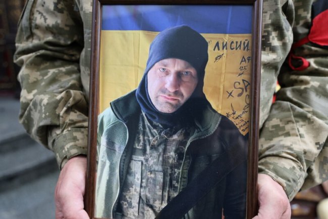 Загинув на Великдень: у Луцьку попрощалися з воїном Олександром Кущом