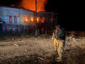 У Куп'янську росіяни атакували дронами адмінбудівлю: поранені двоє поліцейських