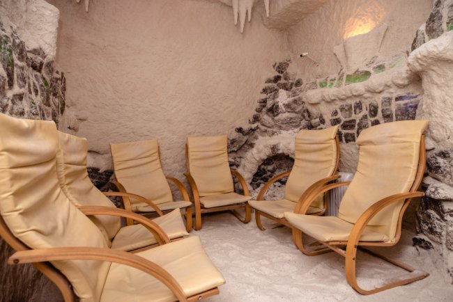 Соляна шахта працює у Луцьку більше 12 років - про це в інтерв'ю із спеціалістом галокамери, лікарем Тетяною Кучер*