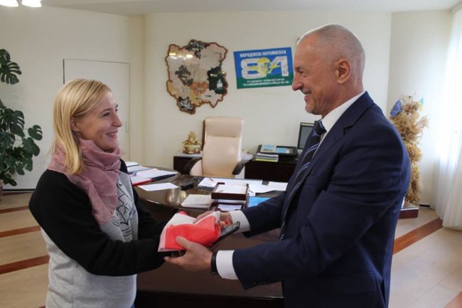 Волинянка поїде на «Ігри нескорених» з прапором, який висів в кабінеті голови ОДА