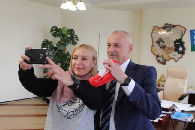 Волинянка поїде на «Ігри нескорених» з прапором, який висів в кабінеті голови ОДА