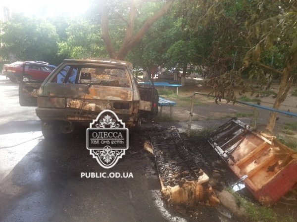 В Одесі вибухнуло авто. ФОТО