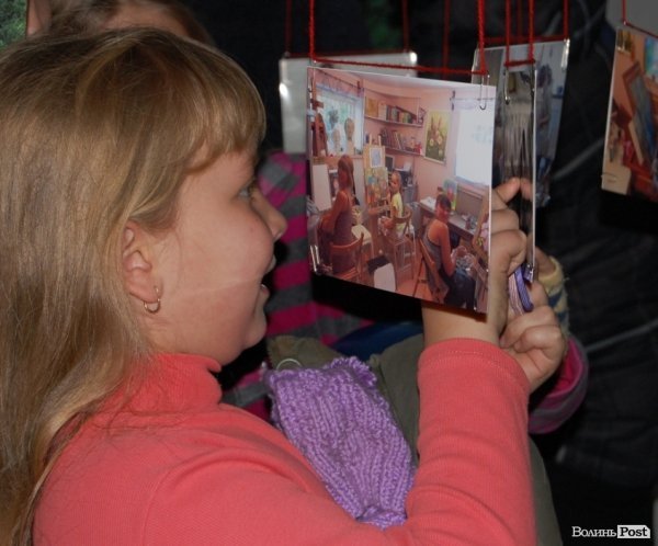 У луцькій мистецькій галереї – сотні дитячих малюнків. ФОТО 