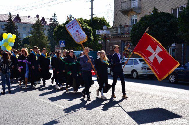 Більше тисячі першокурсників посвятили у студенти СНУ. ФОТО
